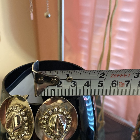 Cow girl crystal dangle earrings - Picture 12 of 13